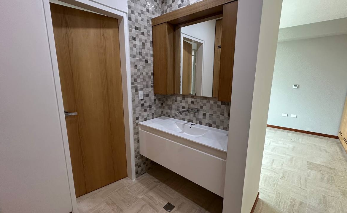 Apartamento en Venta en La Lagunita, Caracas – 180m², 3 Habitaciones + Servicio, 3 Baños y 3 Puestos de Estacionamiento