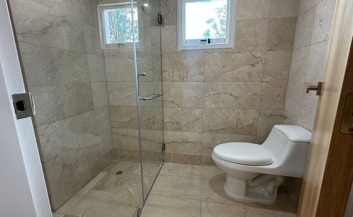 Apartamento en Venta en La Lagunita, Caracas – 180m², 3 Habitaciones + Servicio, 3 Baños y 3 Puestos de Estacionamiento