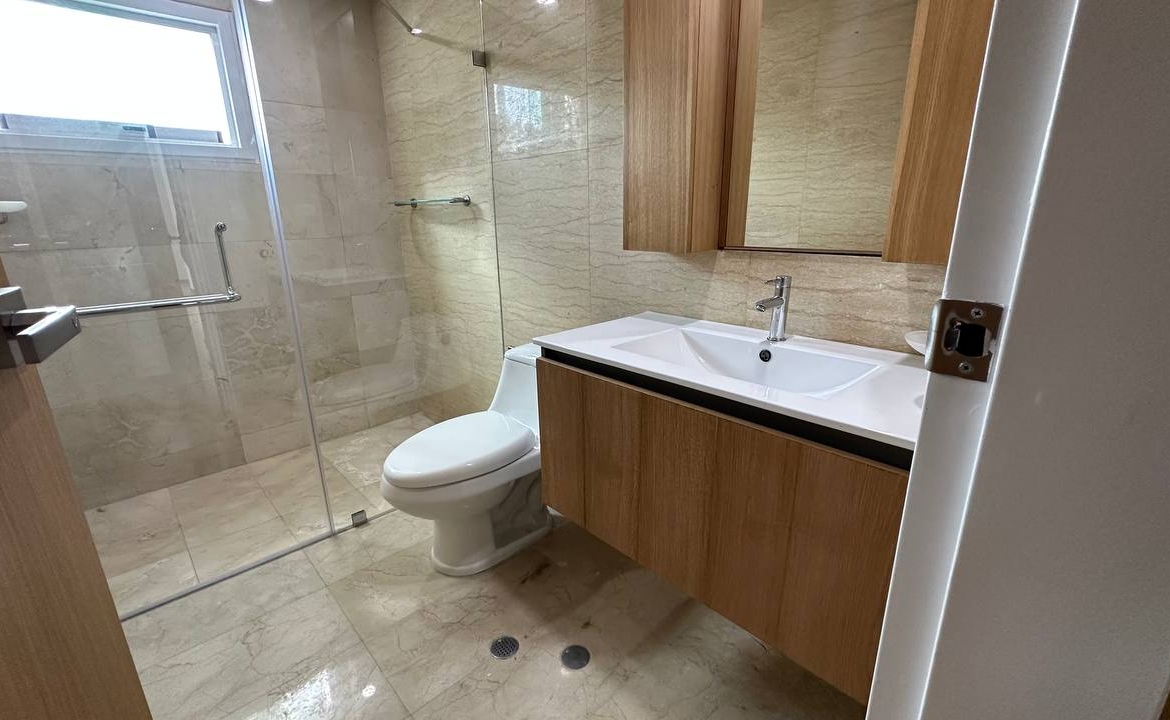 Apartamento en Venta en La Lagunita, Caracas – 180m², 3 Habitaciones + Servicio, 3 Baños y 3 Puestos de Estacionamiento