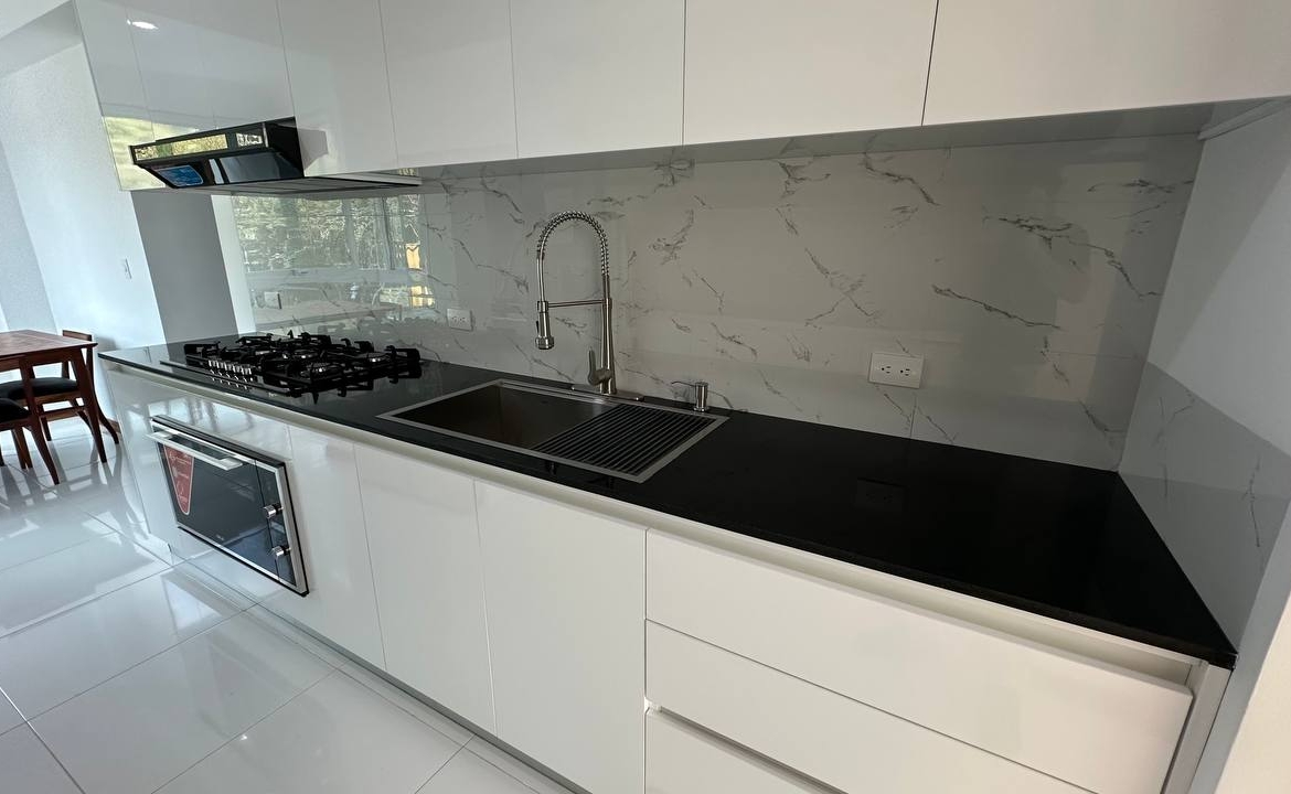 Apartamento en Venta en La Lagunita, Caracas – 180m², 3 Habitaciones + Servicio, 3 Baños y 3 Puestos de Estacionamiento