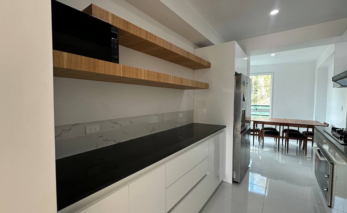 Apartamento en Venta en La Lagunita, Caracas – 180m², 3 Habitaciones + Servicio, 3 Baños y 3 Puestos de Estacionamiento