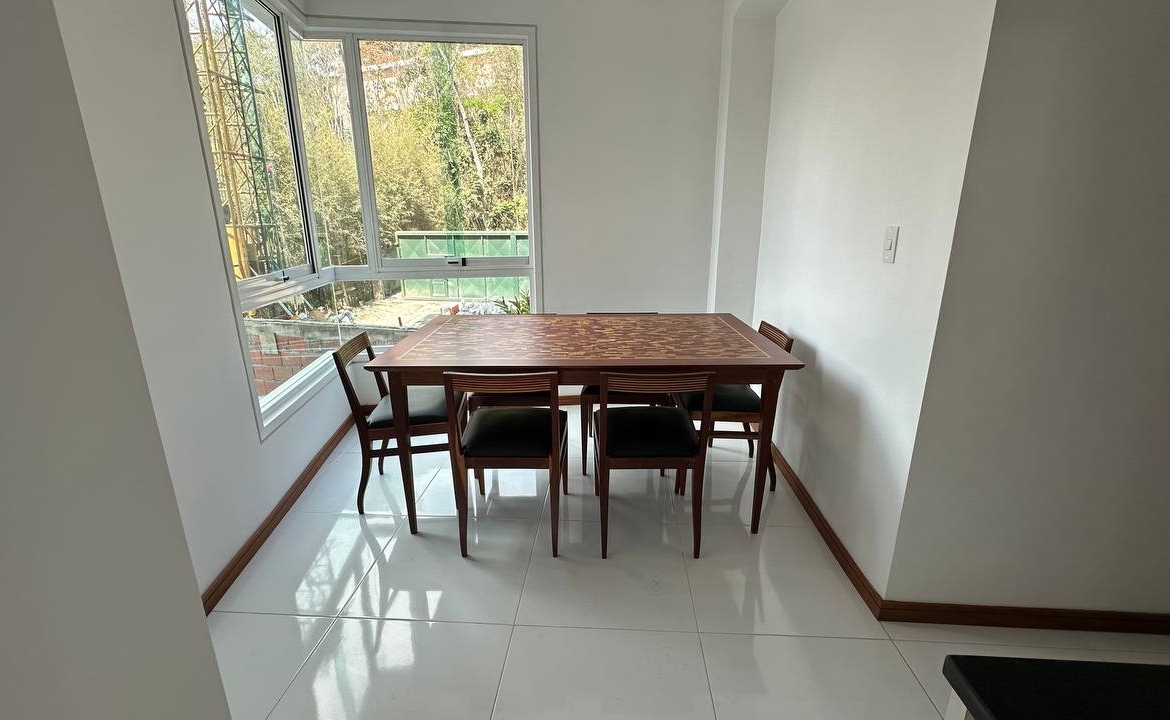 Apartamento en Venta en La Lagunita, Caracas – 180m², 3 Habitaciones + Servicio, 3 Baños y 3 Puestos de Estacionamiento