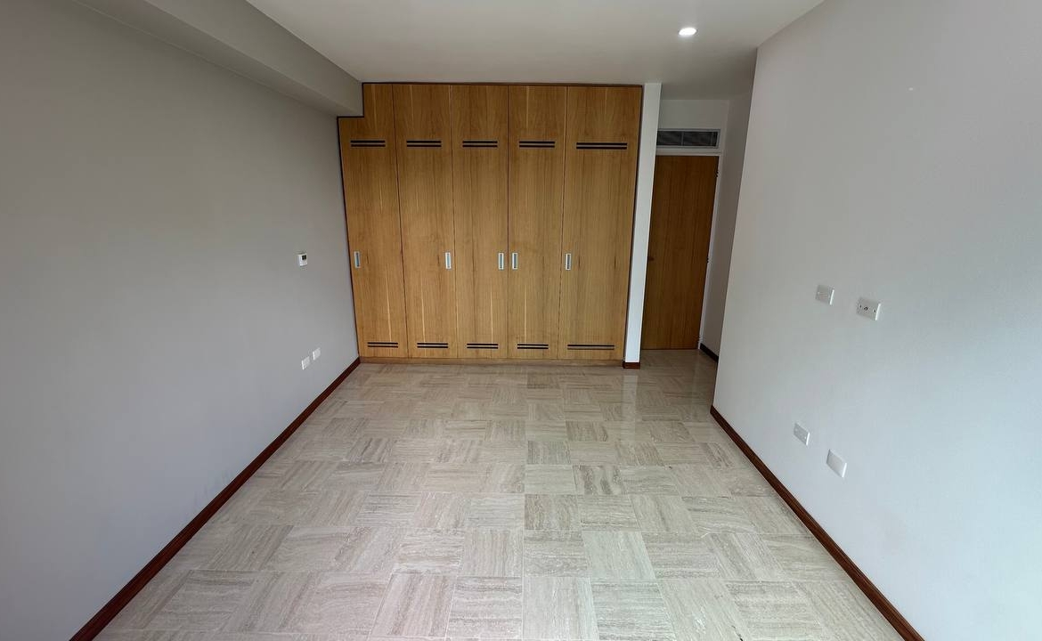 Apartamento en Venta en La Lagunita, Caracas – 180m², 3 Habitaciones + Servicio, 3 Baños y 3 Puestos de Estacionamiento