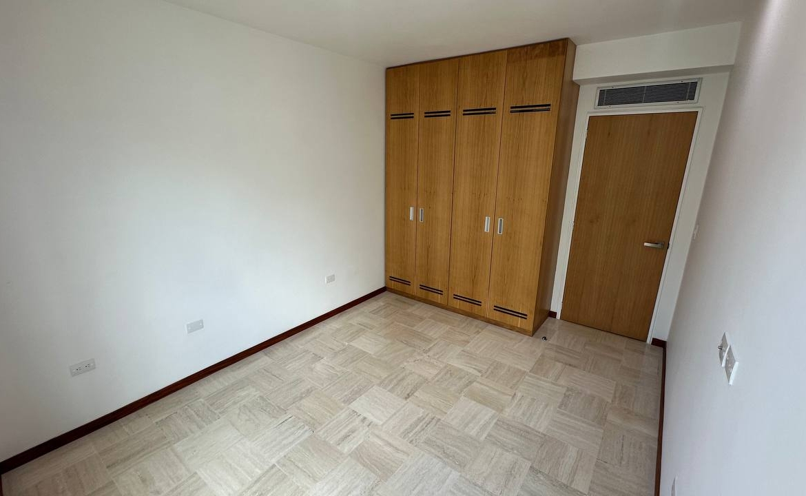 Apartamento en Venta en La Lagunita, Caracas – 180m², 3 Habitaciones + Servicio, 3 Baños y 3 Puestos de Estacionamiento