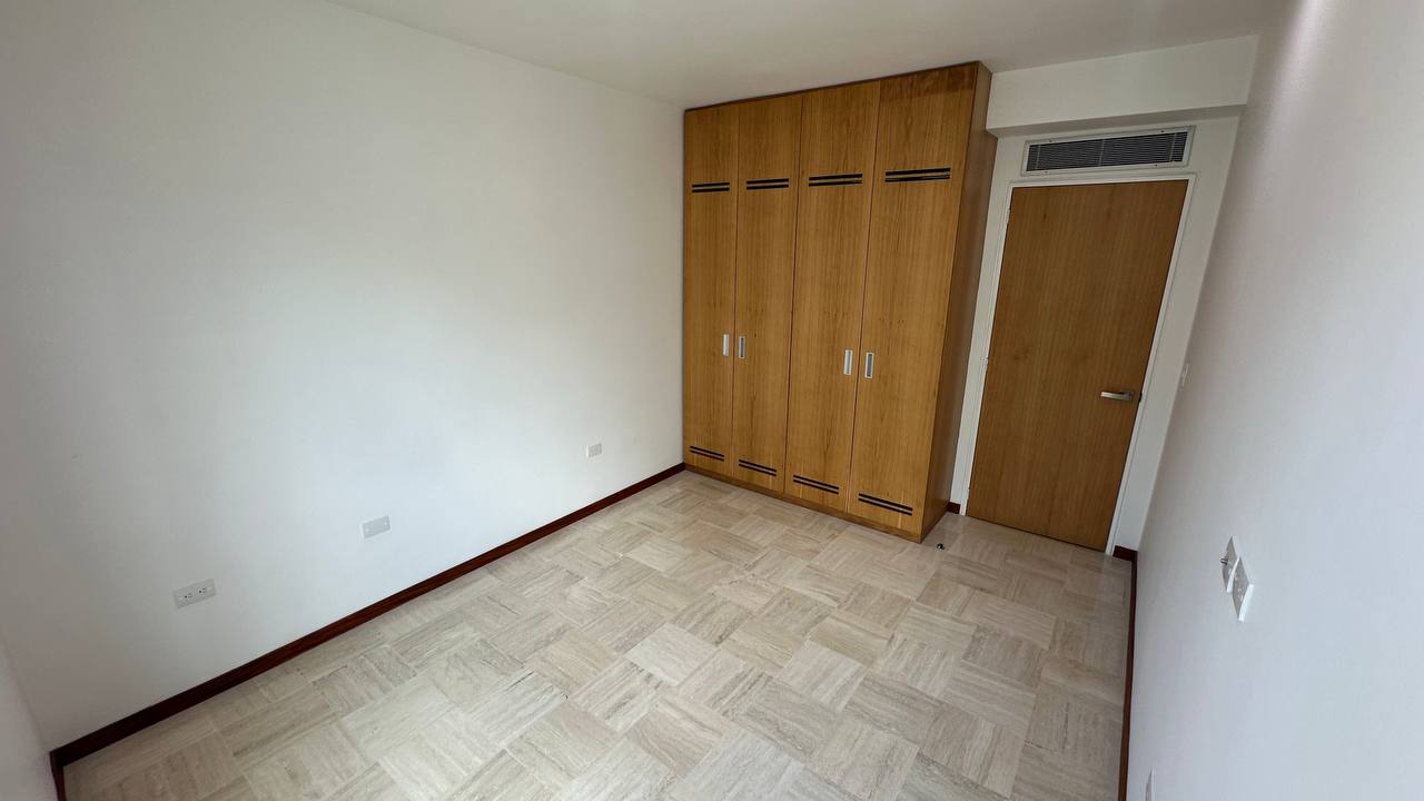 La Lagunita-Oasis-Dormitorio (3) Apartamento en Venta en La Lagunita, Caracas – 180m², 3 Habitaciones + Servicio, 3 Baños y 3 Puestos de Estacionamiento