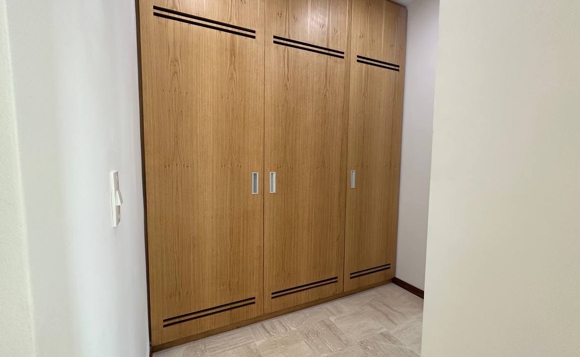 Apartamento en Venta en La Lagunita, Caracas – 180m², 3 Habitaciones + Servicio, 3 Baños y 3 Puestos de Estacionamiento