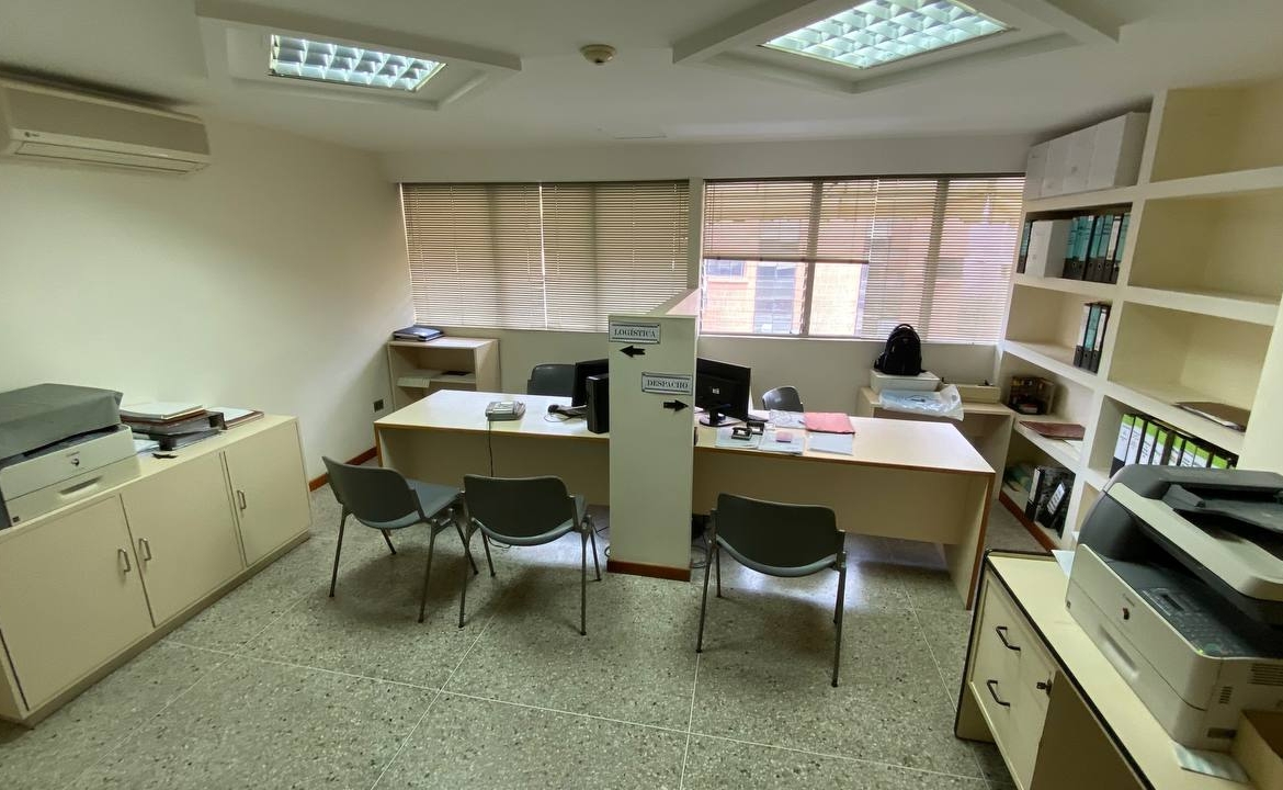 Piso Industrial en Alquiler en La Urbina, Caracas – 533m², 5 Baños y 3 Puestos de Estacionamiento