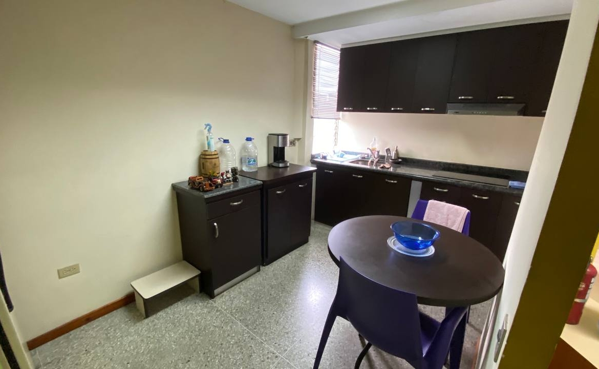Piso Industrial en Alquiler en La Urbina, Caracas – 533m², 5 Baños y 3 Puestos de Estacionamiento