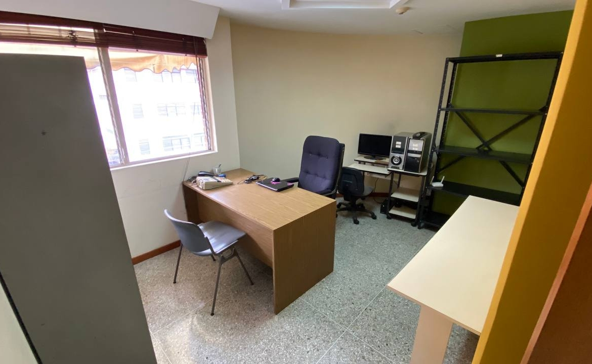 Piso Industrial en Alquiler en La Urbina, Caracas – 533m², 5 Baños y 3 Puestos de Estacionamiento