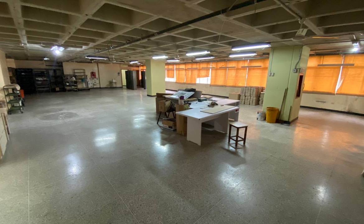 Piso Industrial en Alquiler en La Urbina, Caracas – 533m², 5 Baños y 3 Puestos de Estacionamiento