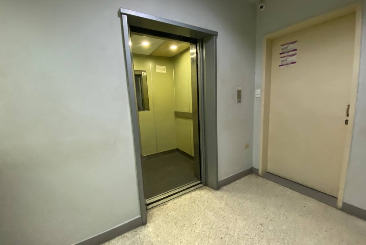 Piso Industrial en Alquiler en La Urbina, Caracas – 533m², 5 Baños y 3 Puestos de Estacionamiento