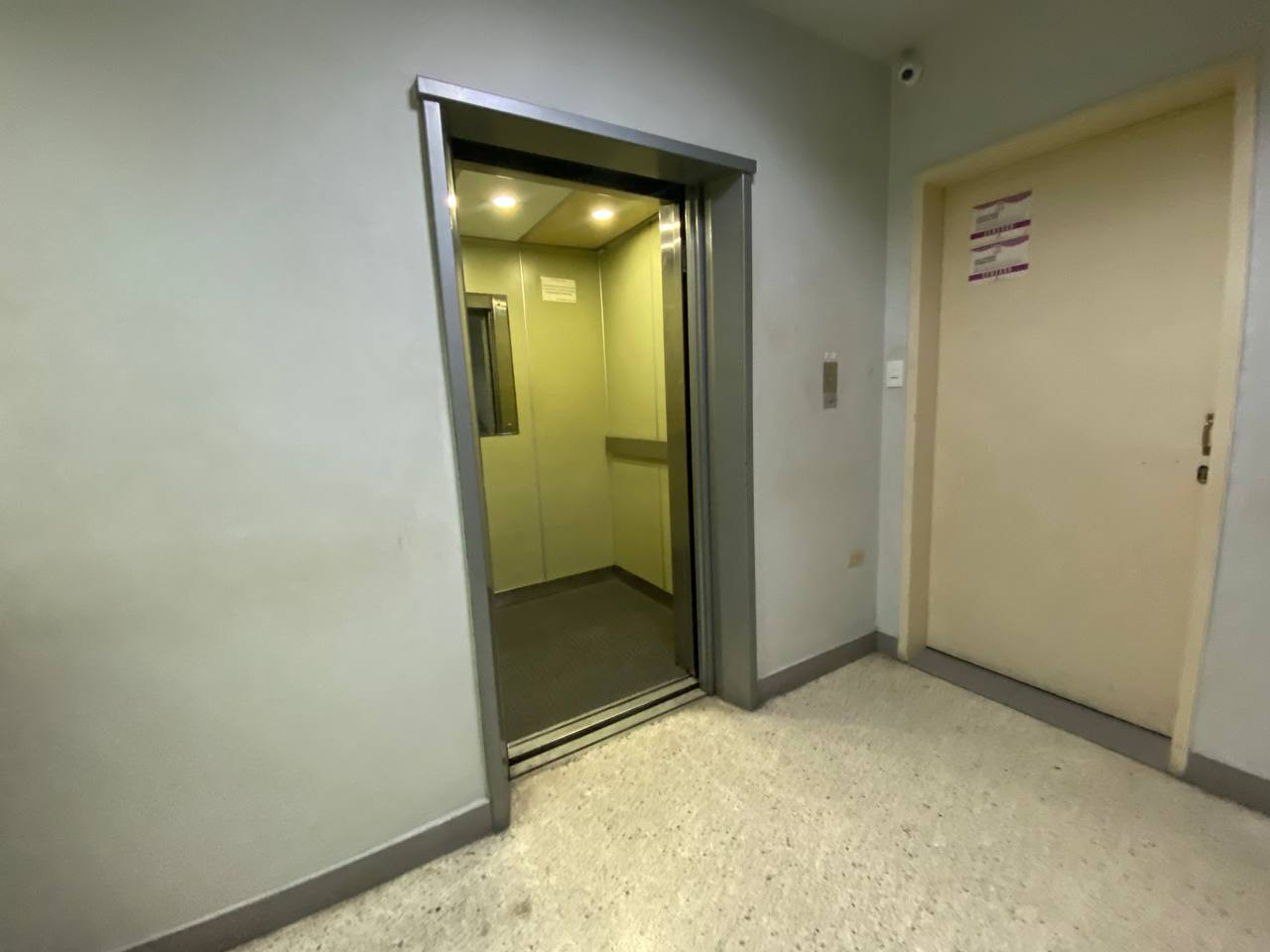 La Urbina-Piso Industrial-Areas (2) Piso Industrial en Alquiler en La Urbina, Caracas – 533m², 5 Baños y 3 Puestos de Estacionamiento