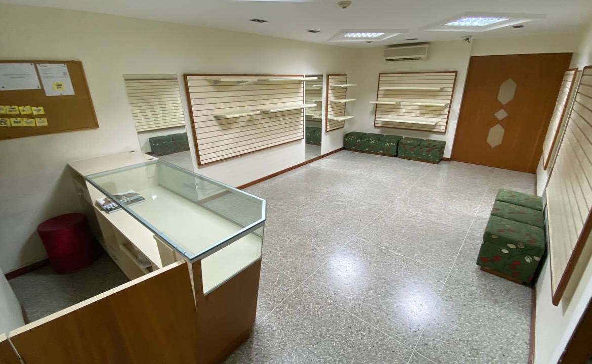 Piso Industrial en Alquiler en La Urbina, Caracas – 533m², 5 Baños y 3 Puestos de Estacionamiento