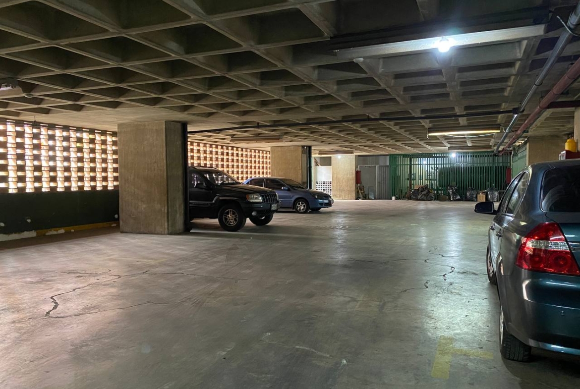 Piso Industrial en Alquiler en La Urbina, Caracas – 533m², 5 Baños y 3 Puestos de Estacionamiento