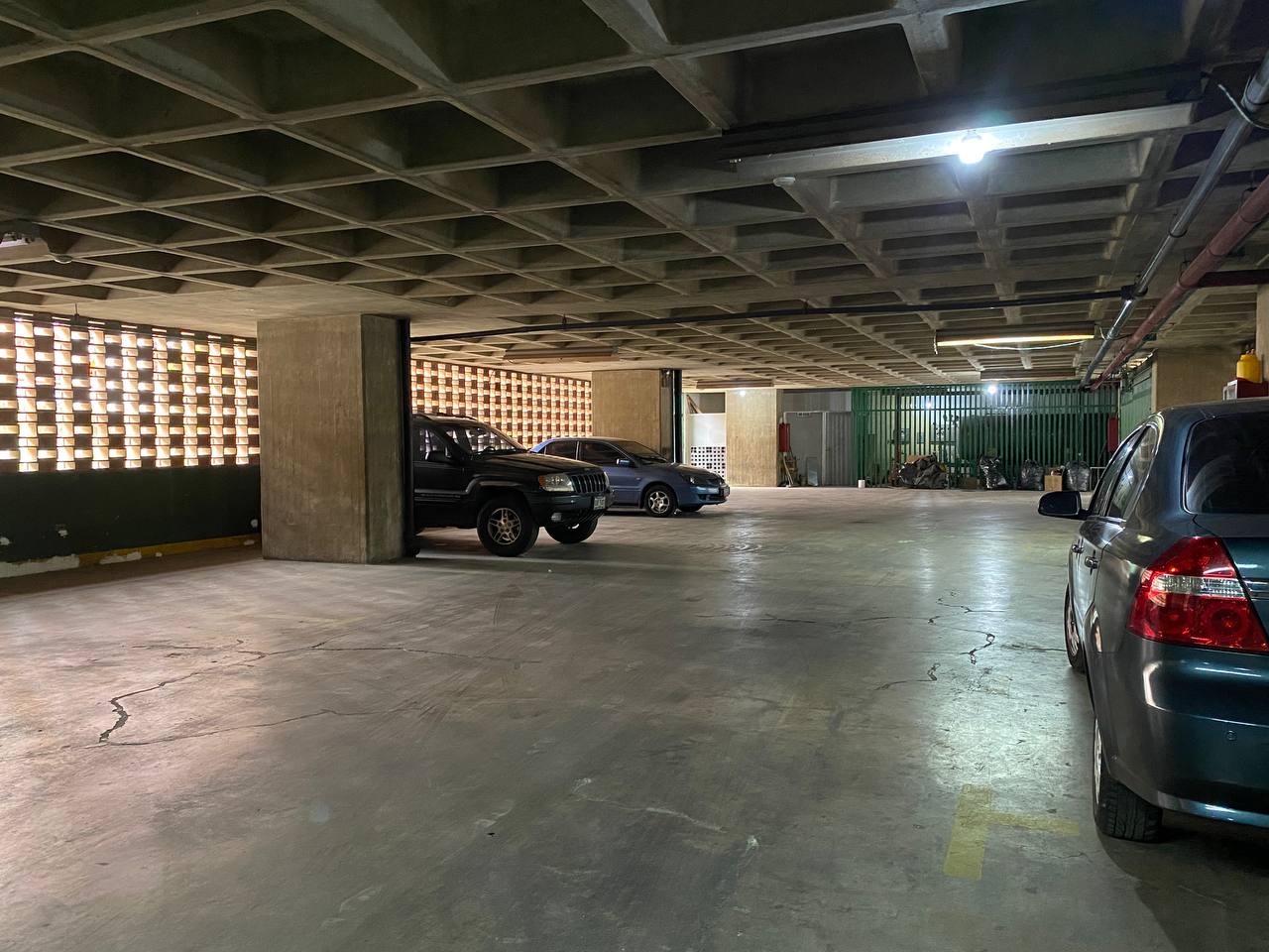 La Urbina-Piso Industrial-Estacionamiento Piso Industrial en Alquiler en La Urbina, Caracas – 533m², 5 Baños y 3 Puestos de Estacionamiento