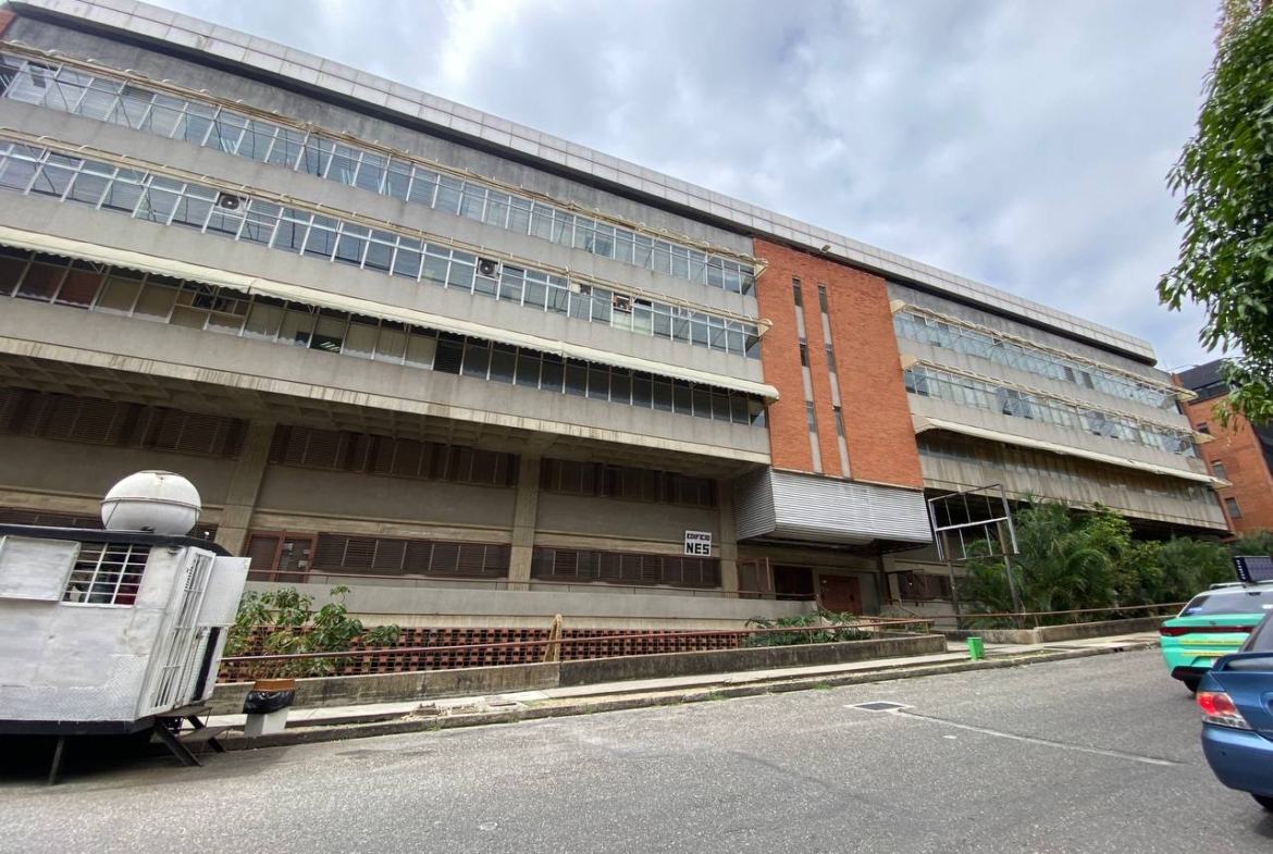 Piso Industrial en Alquiler en La Urbina, Caracas – 533m², 5 Baños y 3 Puestos de Estacionamiento