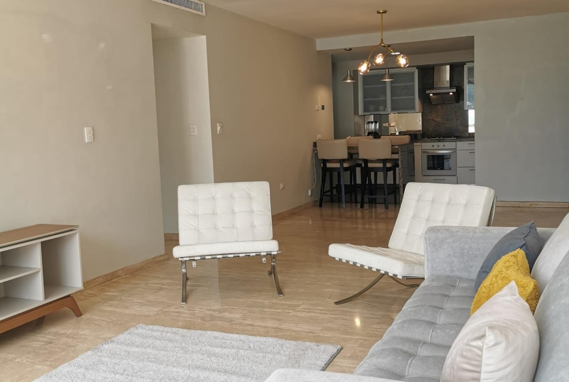 Apartamento en Alquiler en Lomas de Las Mercedes, Caracas – 114m², 2 Habitaciones + Servicio, 2.5 Baños y 2 Puestos de Estacionamiento