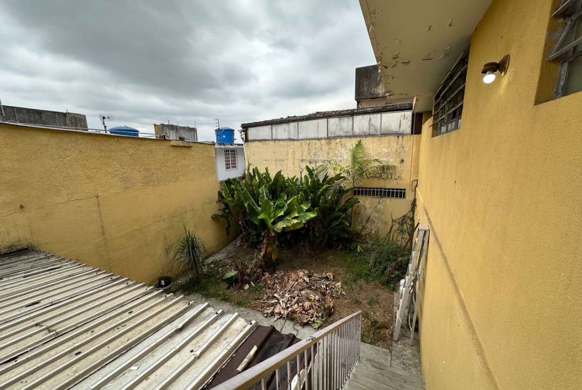 Casa en Venta en Los Dos Caminos, Caracas – 252m², 4 Habitaciones, 3.5 Baños y 3 Puestos de Estacionamiento