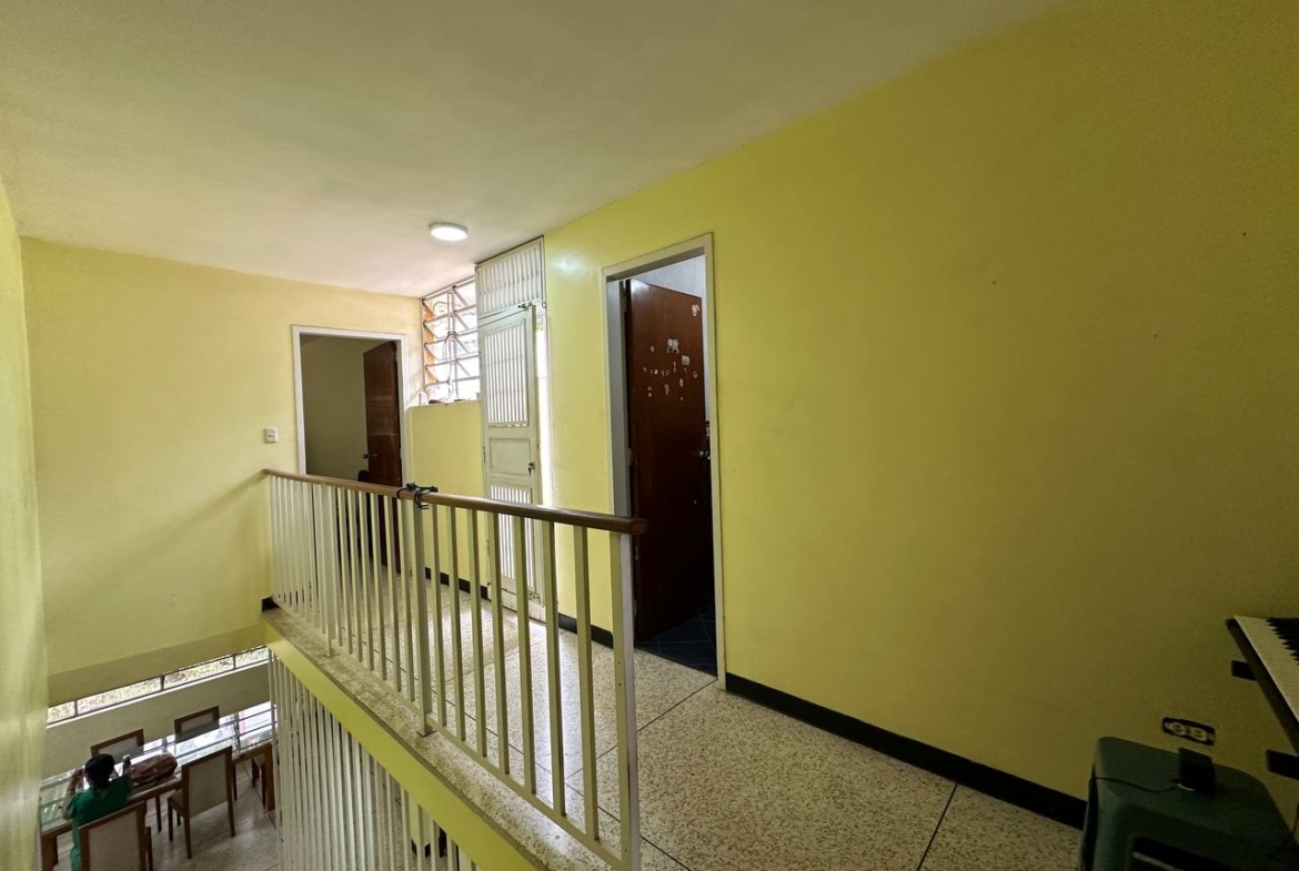 Casa en Venta en Los Dos Caminos, Caracas – 252m², 4 Habitaciones, 3.5 Baños y 3 Puestos de Estacionamiento