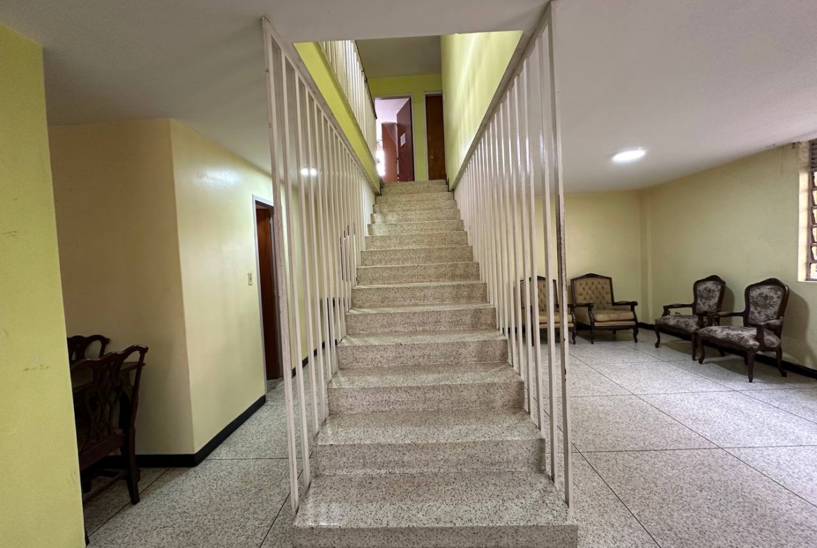 Casa en Venta en Los Dos Caminos, Caracas – 252m², 4 Habitaciones, 3.5 Baños y 3 Puestos de Estacionamiento