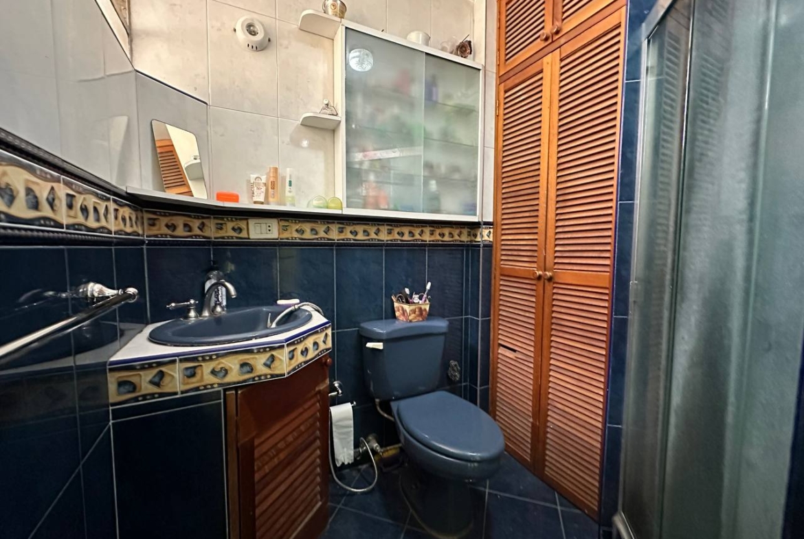 Casa en Venta en Los Dos Caminos, Caracas – 252m², 4 Habitaciones, 3.5 Baños y 3 Puestos de Estacionamiento