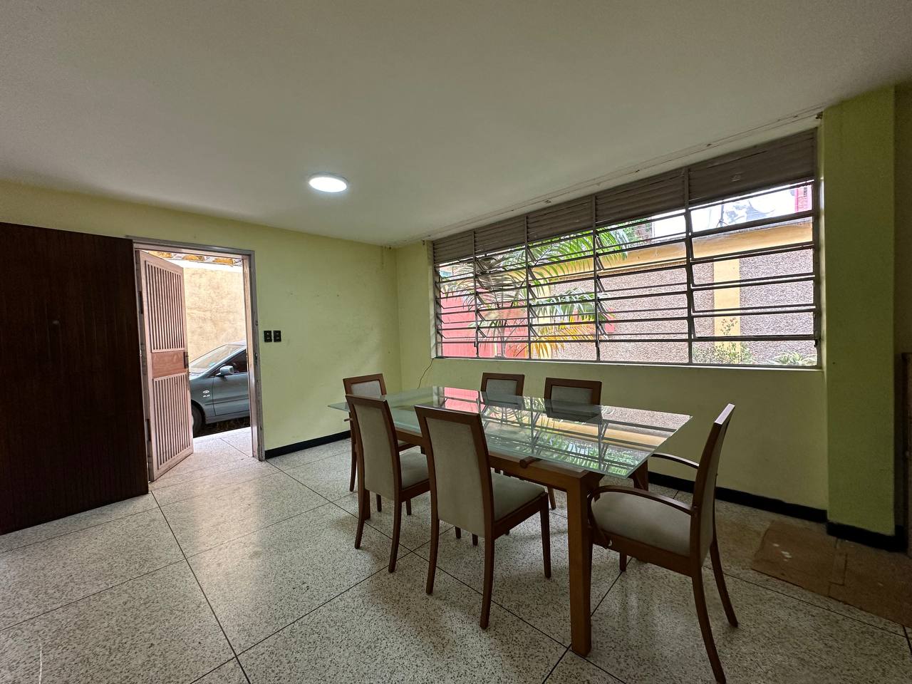 Los Dos Caminos-Casa-Comedor Casa en Venta en Los Dos Caminos, Caracas – 252m², 4 Habitaciones, 3.5 Baños y 3 Puestos de Estacionamiento
