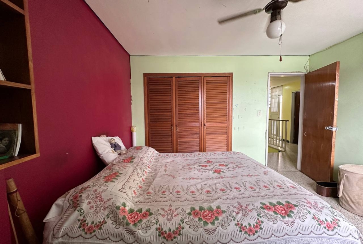 Casa en Venta en Los Dos Caminos, Caracas – 252m², 4 Habitaciones, 3.5 Baños y 3 Puestos de Estacionamiento