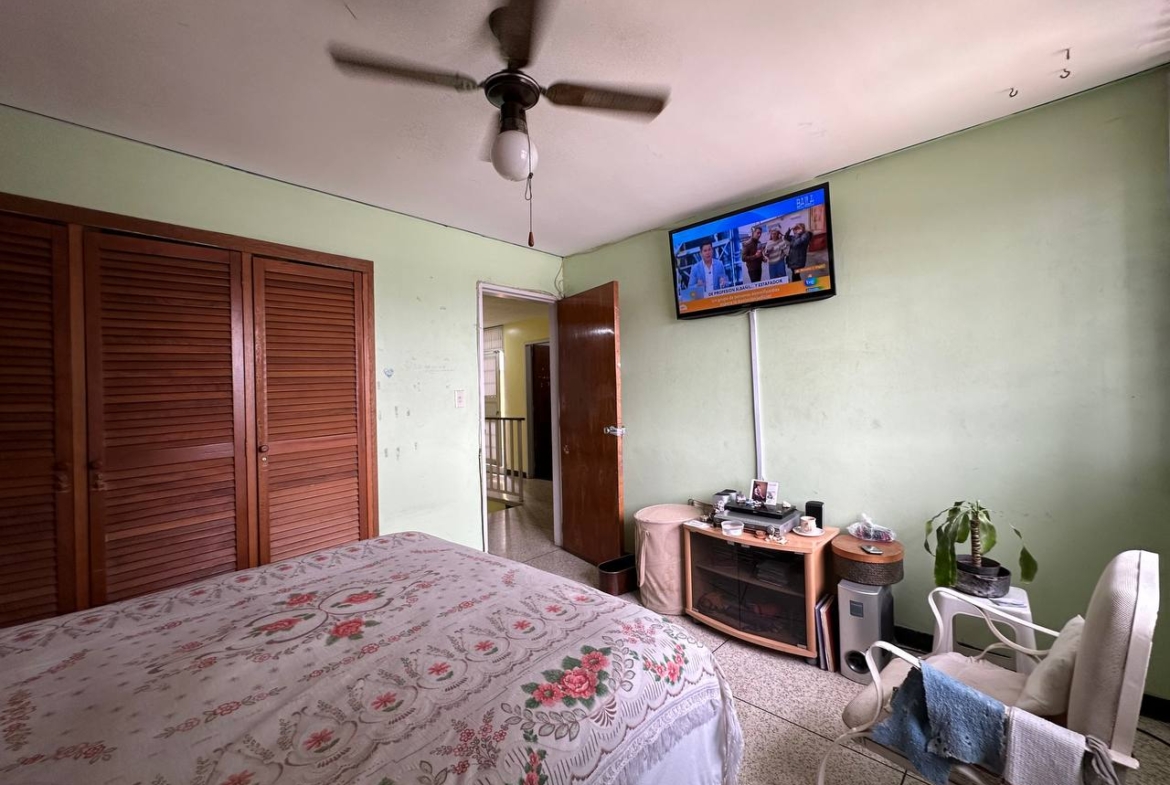 Casa en Venta en Los Dos Caminos, Caracas – 252m², 4 Habitaciones, 3.5 Baños y 3 Puestos de Estacionamiento