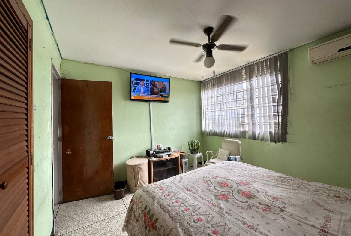 Casa en Venta en Los Dos Caminos, Caracas – 252m², 4 Habitaciones, 3.5 Baños y 3 Puestos de Estacionamiento