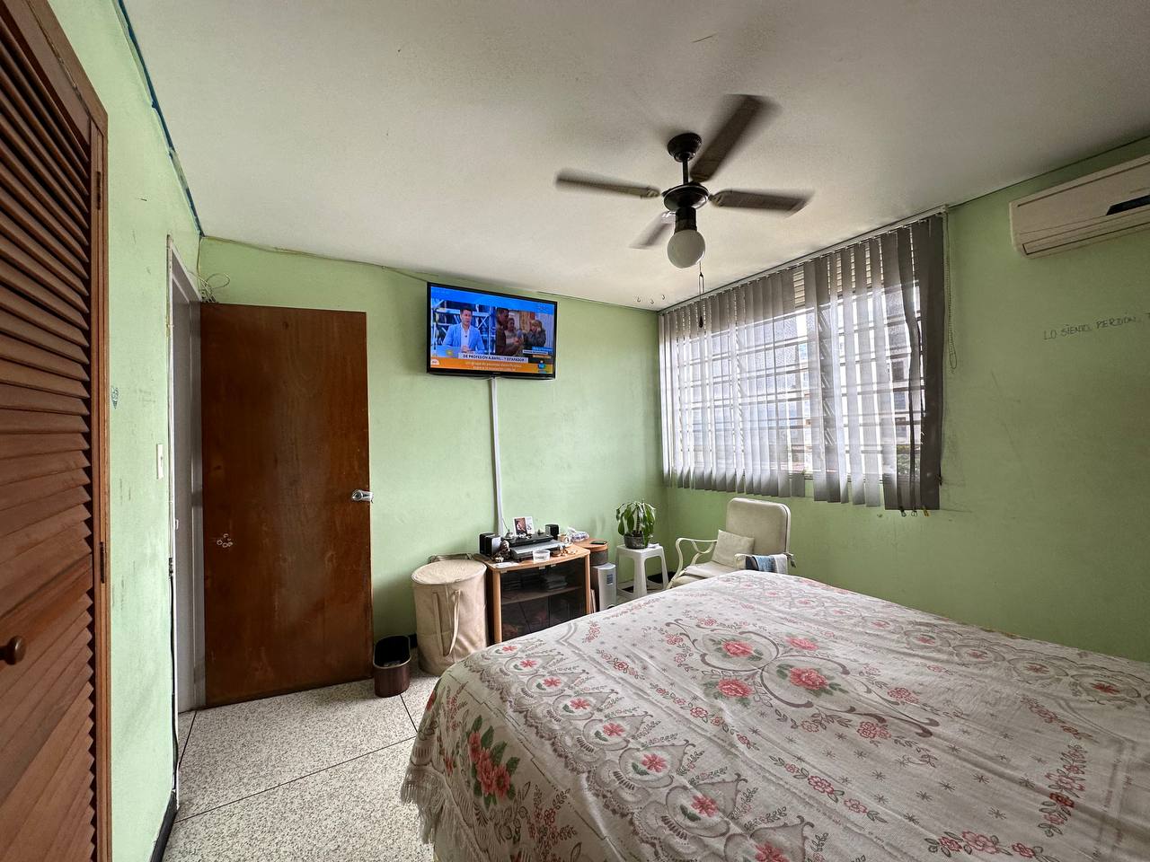 Los Dos Caminos-Casa-Dormitorio (3) Casa en Venta en Los Dos Caminos, Caracas – 252m², 4 Habitaciones, 3.5 Baños y 3 Puestos de Estacionamiento
