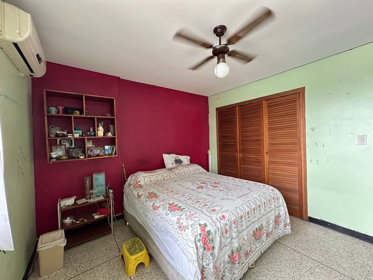 Los Dos Caminos-Casa-Dormitorio (4) Casa en Venta en Los Dos Caminos, Caracas – 252m², 4 Habitaciones, 3.5 Baños y 3 Puestos de Estacionamiento