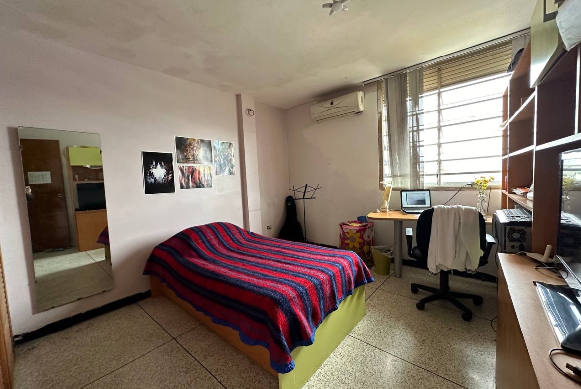 Casa en Venta en Los Dos Caminos, Caracas – 252m², 4 Habitaciones, 3.5 Baños y 3 Puestos de Estacionamiento