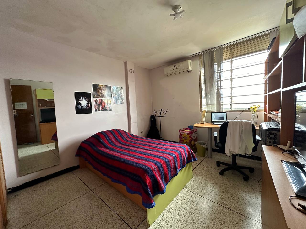 Los Dos Caminos-Casa-Dormitorio (6) Casa en Venta en Los Dos Caminos, Caracas – 252m², 4 Habitaciones, 3.5 Baños y 3 Puestos de Estacionamiento