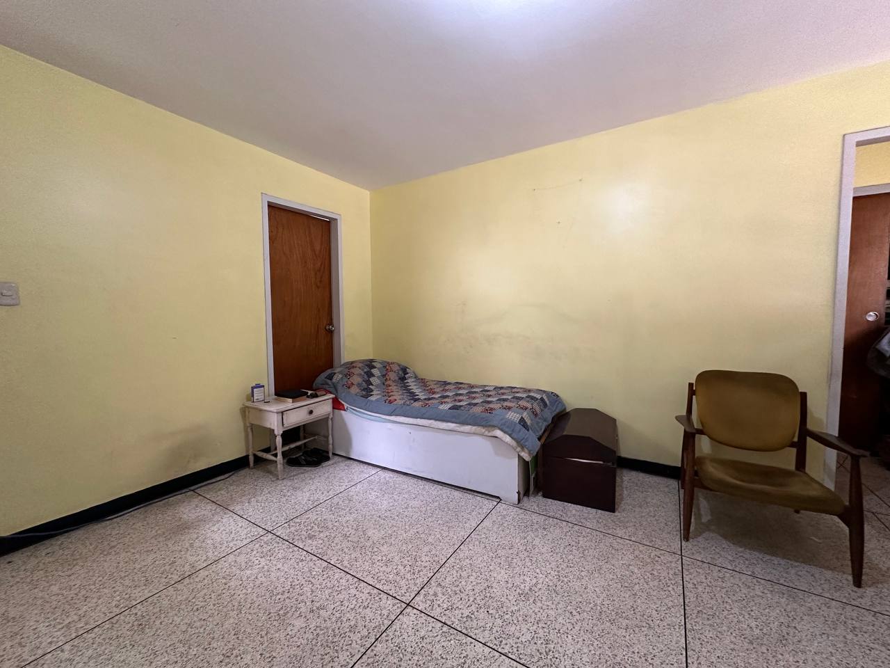 Los Dos Caminos-Casa-Sala (3) Casa en Venta en Los Dos Caminos, Caracas – 252m², 4 Habitaciones, 3.5 Baños y 3 Puestos de Estacionamiento