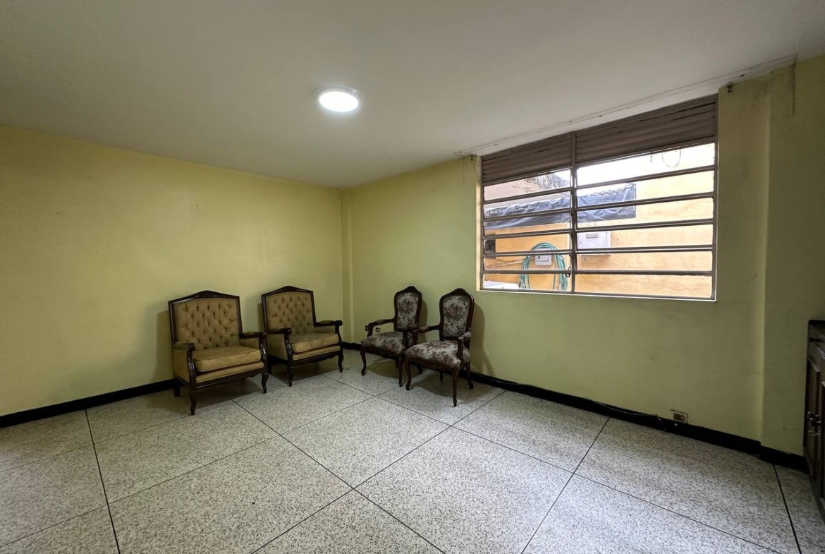 Casa en Venta en Los Dos Caminos, Caracas – 252m², 4 Habitaciones, 3.5 Baños y 3 Puestos de Estacionamiento