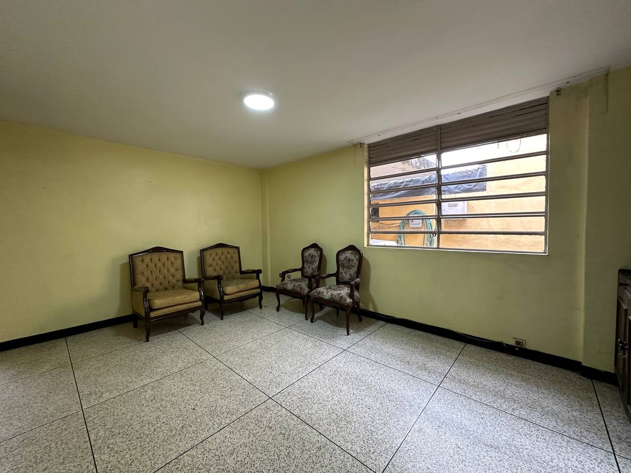 Los Dos Caminos-Casa-Sala (4) Casa en Venta en Los Dos Caminos, Caracas – 252m², 4 Habitaciones, 3.5 Baños y 3 Puestos de Estacionamiento