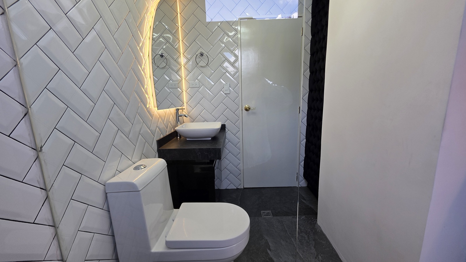 Los Palos Grandes-Baño (4) Apartamento en Venta en Los Palos Grandes, Caracas – 105m², 2 Habitaciones, 2 Baños y 1 Puesto de Estacionamiento