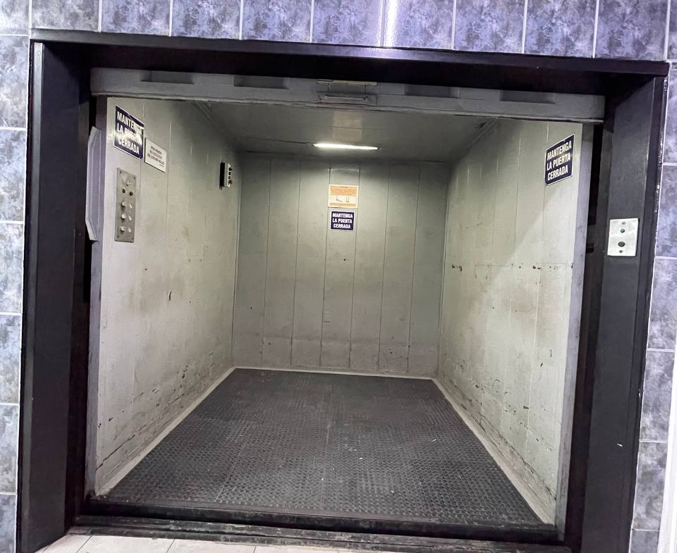 Oficina en Alquiler en Los Rosales, Caracas – 230m², Baños para Damas y Caballeros