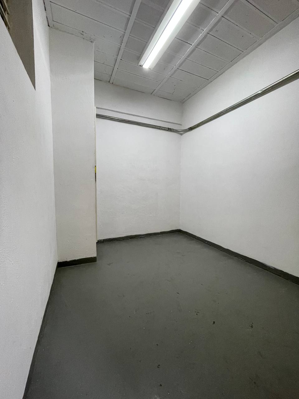 Oficina en Alquiler en Los Rosales, Caracas – 230m², Baños para Damas y Caballeros