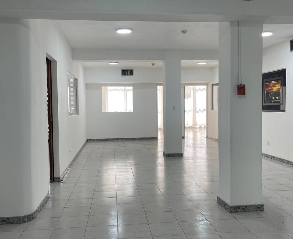 Oficina en Alquiler en Los Rosales, Caracas – 230m², Baños para Damas y Caballeros