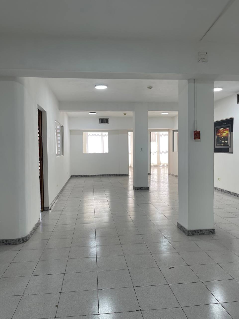 Oficina en Alquiler en Los Rosales, Caracas – 230m², Baños para Damas y Caballeros