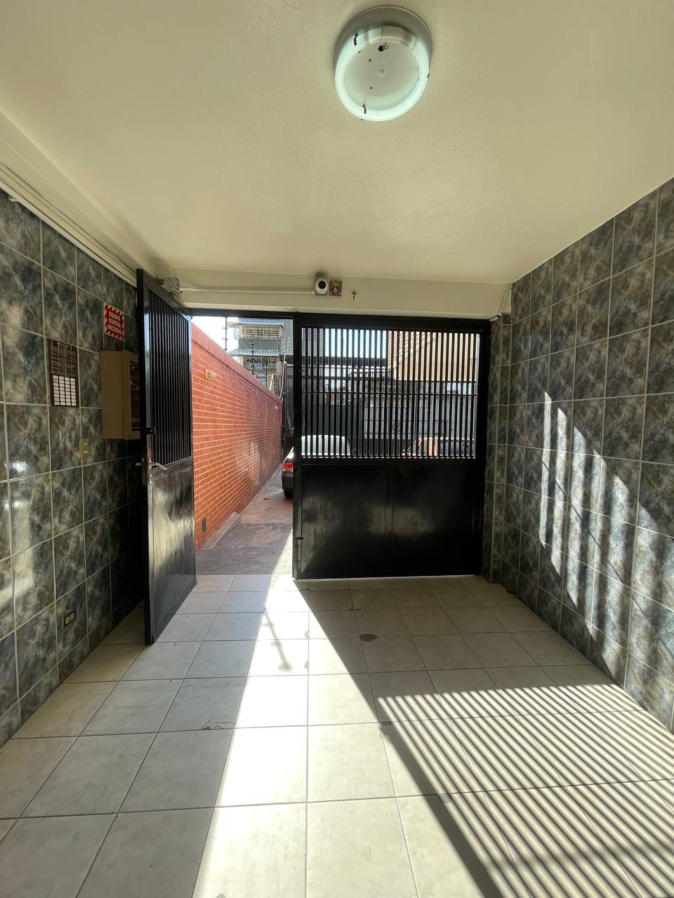 Oficina en Alquiler en Los Rosales, Caracas – 230m², Baños para Damas y Caballeros