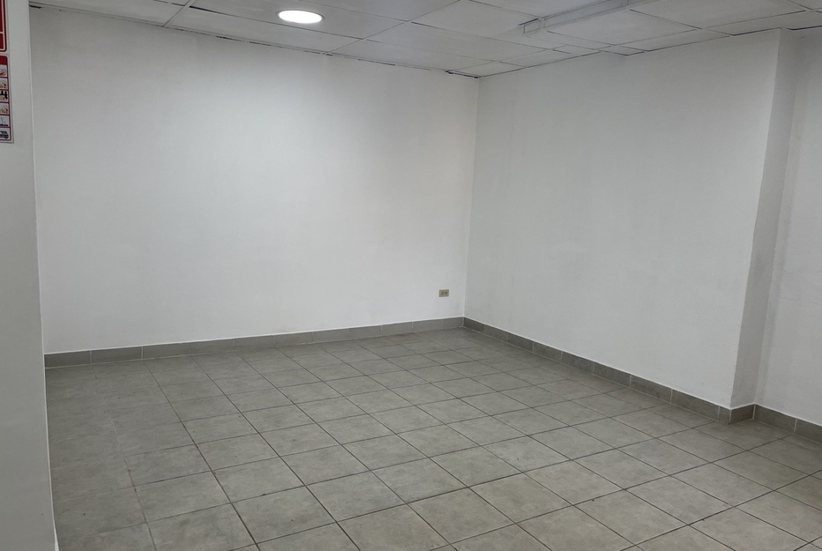 Oficina en Alquiler en Los Rosales, Caracas – 210m², 2 Baños y 1 Puesto de Estacionamiento