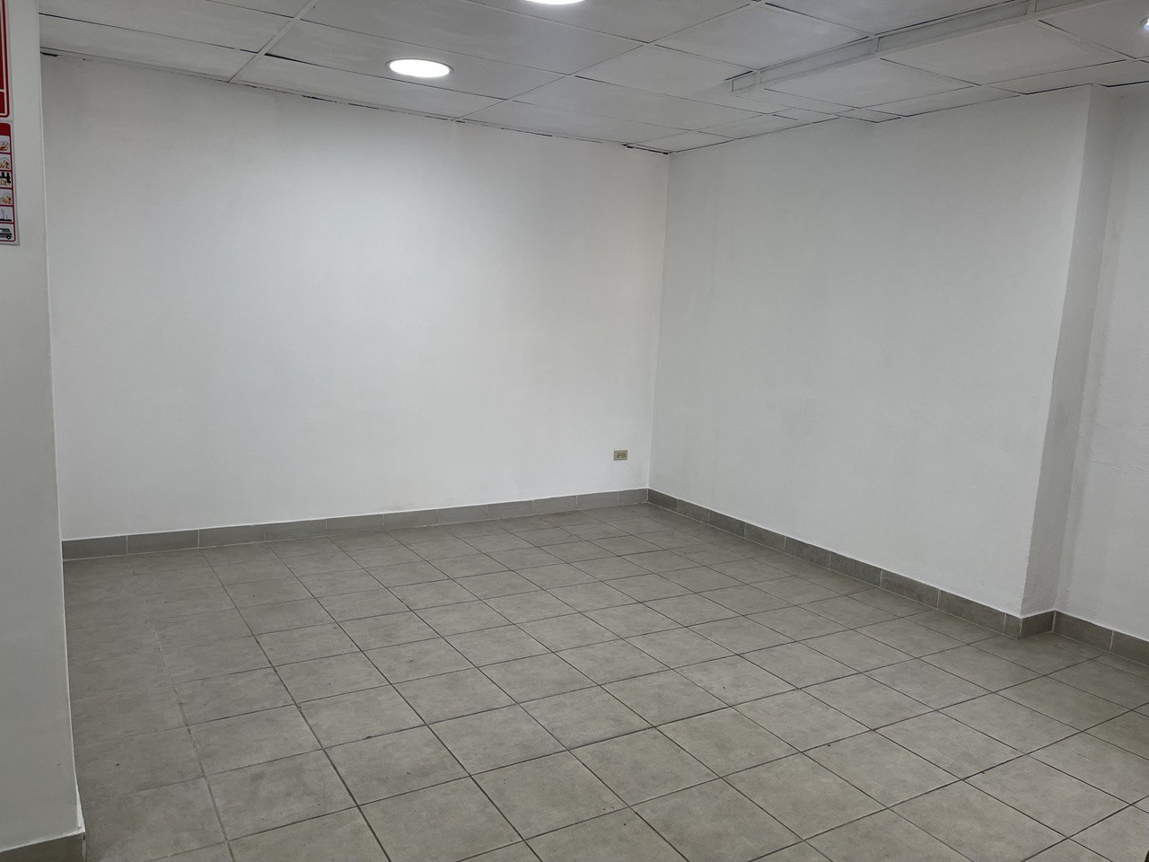 Los Rosales-Oficina2-Areas Oficina en Alquiler en Los Rosales, Caracas – 210m², 2 Baños y 1 Puesto de Estacionamiento
