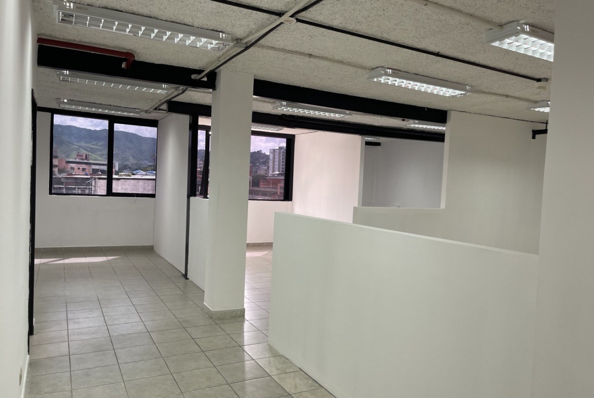 Oficina en Alquiler en Los Rosales, Caracas – 210m², 2 Baños y 1 Puesto de Estacionamiento