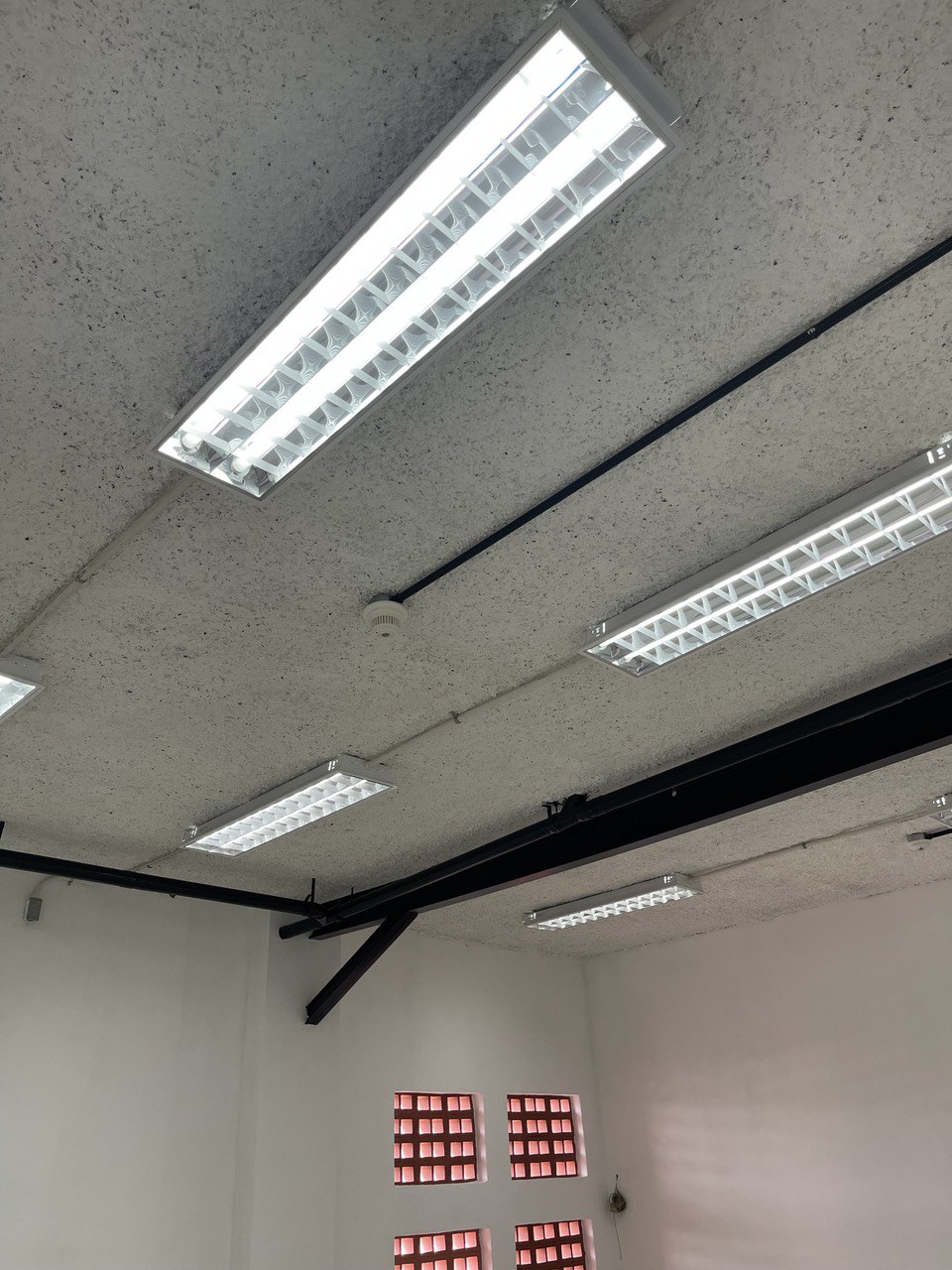 Los Rosales-Oficina2-Areas (12) Oficina en Alquiler en Los Rosales, Caracas – 210m², 2 Baños y 1 Puesto de Estacionamiento