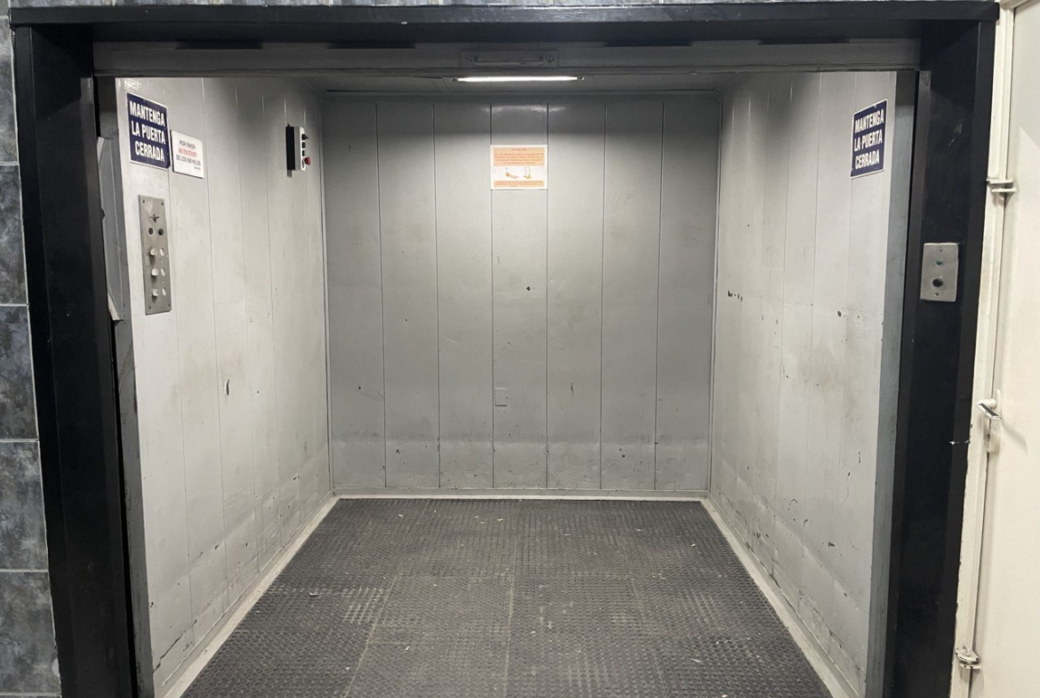 Oficina en Alquiler en Los Rosales, Caracas – 210m², 2 Baños y 1 Puesto de Estacionamiento
