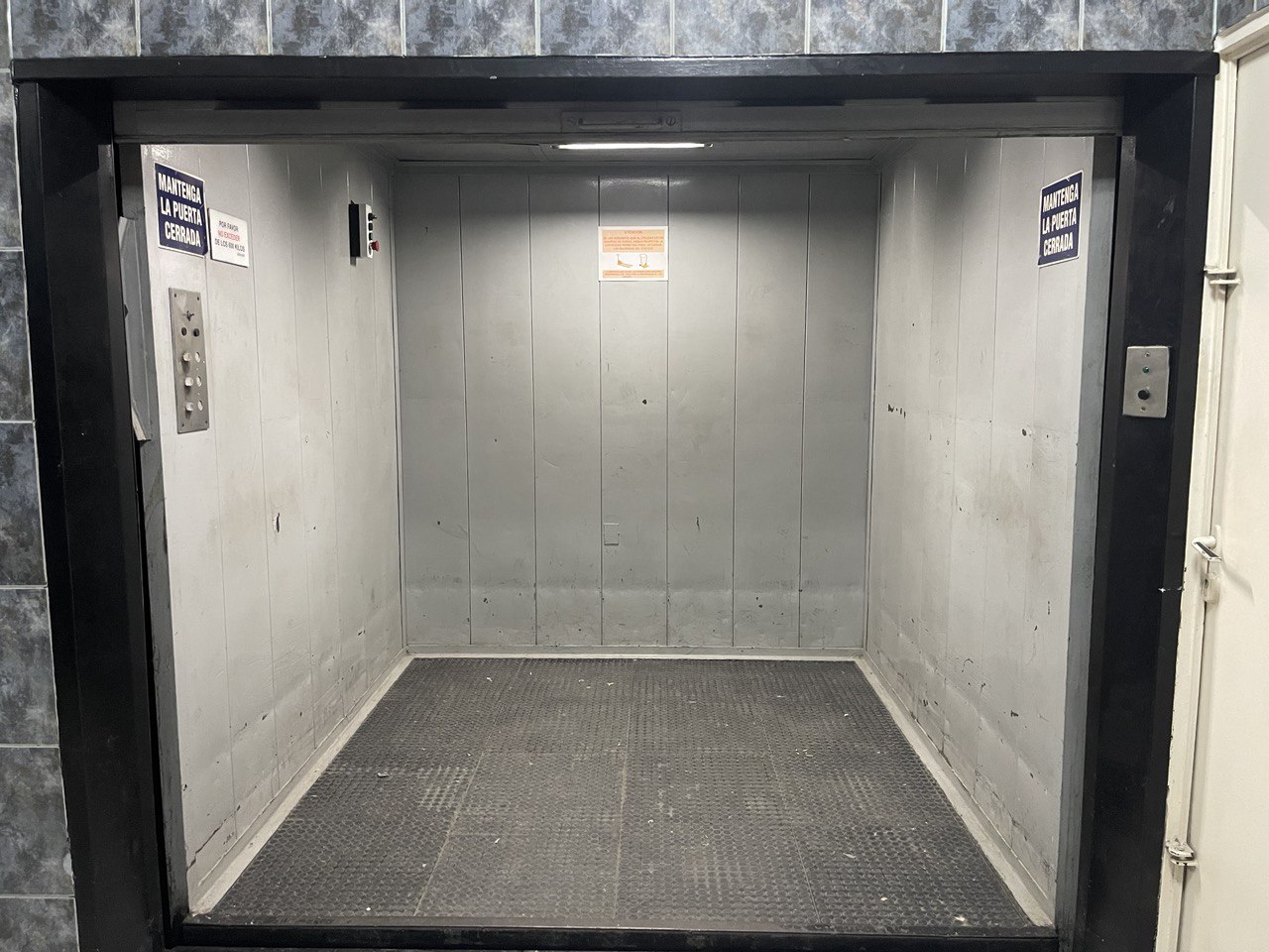Los Rosales-Oficina2-Areas (13) Oficina en Alquiler en Los Rosales, Caracas – 210m², 2 Baños y 1 Puesto de Estacionamiento