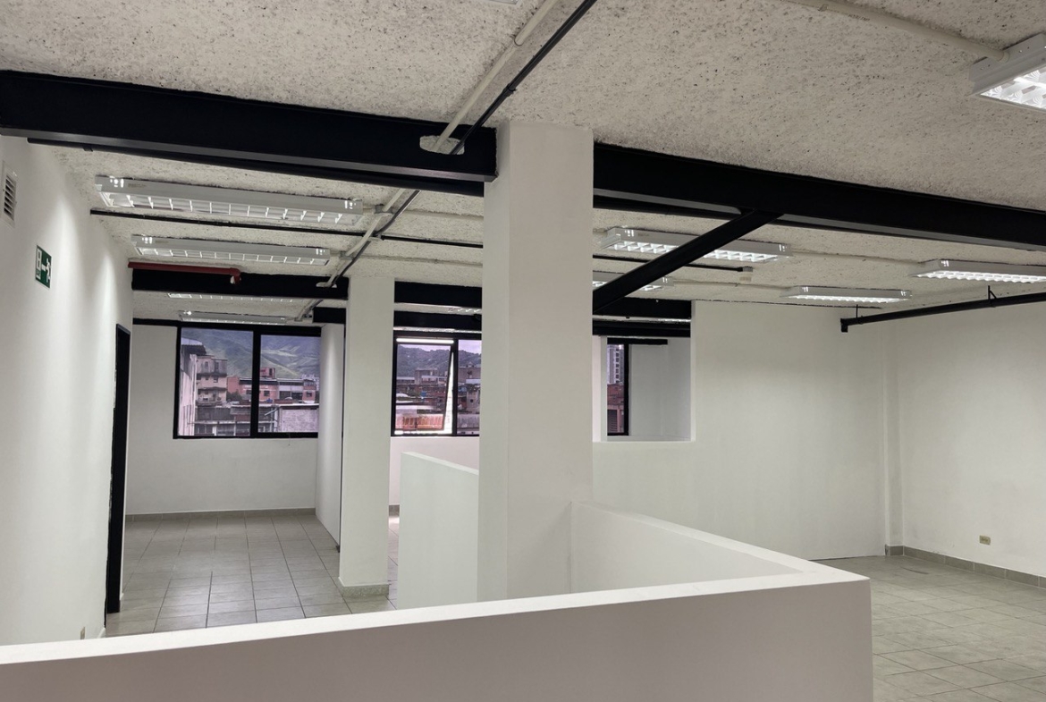 Oficina en Alquiler en Los Rosales, Caracas – 210m², 2 Baños y 1 Puesto de Estacionamiento