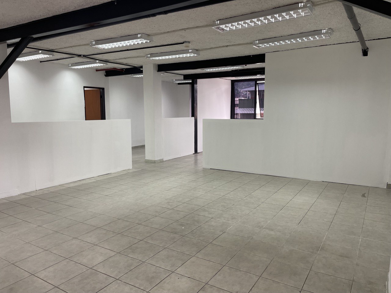 Los Rosales-Oficina2-Areas (5) Oficina en Alquiler en Los Rosales, Caracas – 210m², 2 Baños y 1 Puesto de Estacionamiento